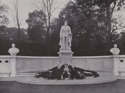 Památník císaře Fridricha III. (černobílá fotografie) od Photographer German