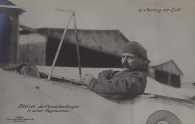 Francouzský letec Louis Bleriot, který jako první přeletěl kanál La Manche, ve svém jednoplošníku (č/b foto) od Photographer German