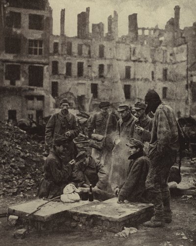 Němečtí váleční zajatci propuštěni ze zajetí v Sovětském svazu uprostřed ruin Berlína od Photographer German