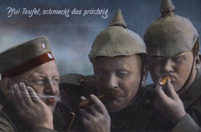 Němečtí vojáci si užívají doutníky (barevné foto) od Photographer German