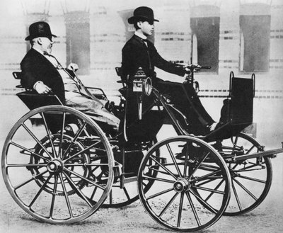 Gottlieb Daimler se svým synem řídil v prvním motorovém voze od Photographer German