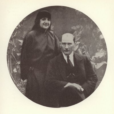 Mustafa Kemal Ataturk, prezident Turecka, a jeho manželka Latife Usakligil (černobílá fotografie) od Photographer German