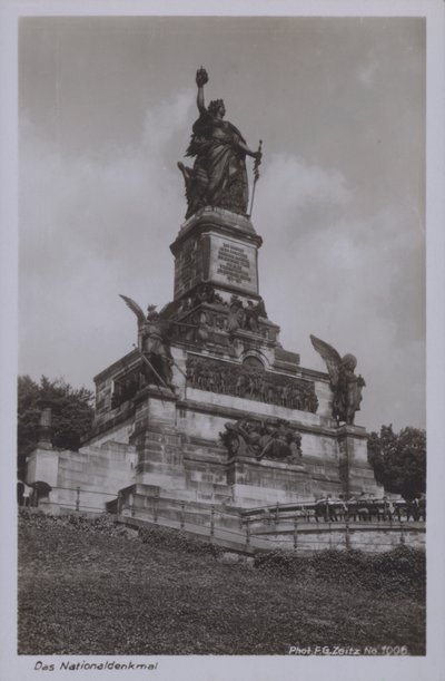 Nationaldenkmal, památník připomínající sjednocení Německa, Rudesheim am Rhein, Hesensko (č/b foto) od Photographer German