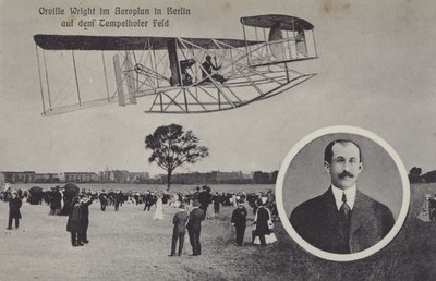 Orville Wright letící se svým letadlem nad letištěm Temelhof v Berlíně (černobílá fotografie) od Photographer German