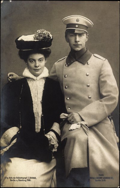 Princezna Cecilie s princem Williamem, kabátem a kloboukem od Photographer German