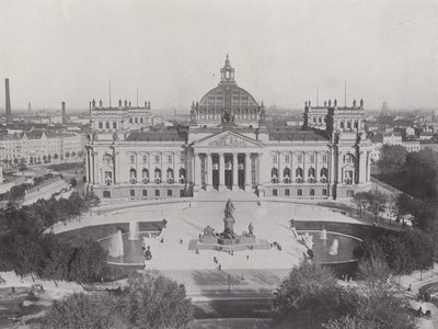 Budova Reichstagu a Bismarckův památník (černobílá fotografie) od Photographer German