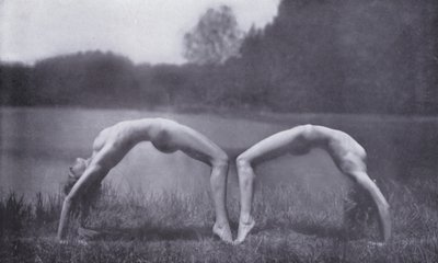 Krásné tělo, tělesná kultura pro ženy (čb fotografie) od Photographer German