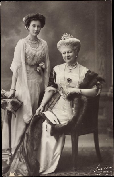 Wohlfahrts Pohlednice, Korunní princezna Luise, Victoria od Photographer German
