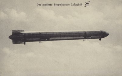 Zeppelin LZ III za letu (černobílá fotografie) od Photographer German