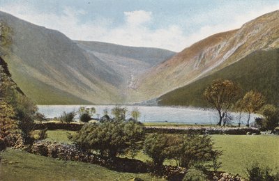 Irsko: Upper Lake, Glendalough, County Wicklow (barevné foto) od Photographer Irish