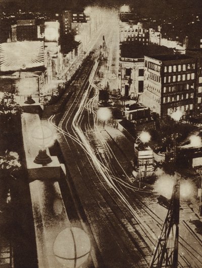 Jasná světla Ginzy, Tokio, Japonsko, v noci (černobílá fotografie) od Photographer Japanese