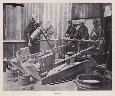 Loupání rýže nebo výroba rýžové mouky pomocí drtiče rýže, Japonsko (černobílá fotografie) od Photographer Japanese