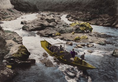 Japonsko, kolem roku 1912: Arashiyama, na úpatí peřejí Hozu, známá svou scenérií po celé říši, poblíž Kjóta (foto) od Photographer Japanese
