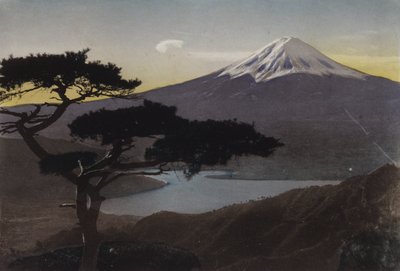 Japonsko, kolem roku 1912: hora Fuji z průsmyku Misaka (foto) od Photographer Japanese