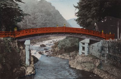 Japonsko, kolem roku 1912: Posvátný most v Nikko, 90 mil severně od Tokia (foto) od Photographer Japanese