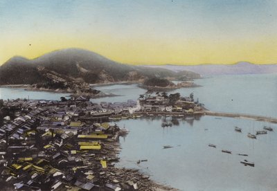 Japonsko, kolem roku 1912: Tomo v provincii Bingo ve vnitrozemském moři; Malý mořský přístav známý svou krásou (foto) od Photographer Japanese