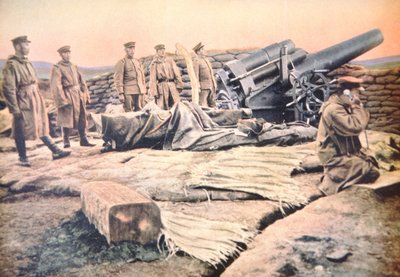 Japonské obléhací dělo v akci proti německé pevnosti Tsingtao na čínském pobřeží od Photographer Japanese