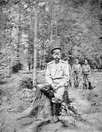 Car Mikuláš II. v bolševickém zajetí v Carském Selu od Photographer Russian
