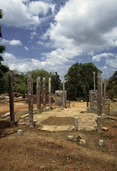 Relikvie komora, Mihintale, poblíž Anuradhapura, Srí Lanka od Blaise Nicolas Le Sueur