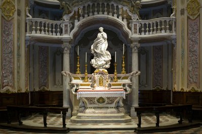 Neposkvrněné početí, Santa Maria Immaculate umístěná na oltáři scénografické kaple 1669-70 (mramor) od Pierre Puget