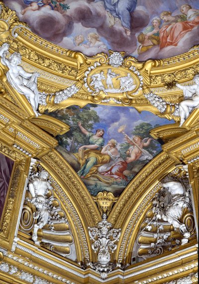 Sala di Apollo Hall of Apollo detail pendantu zobrazujícího múzy Polyhymnia a Erato, freska kolem roku 1647 od Pietro da Cortona
