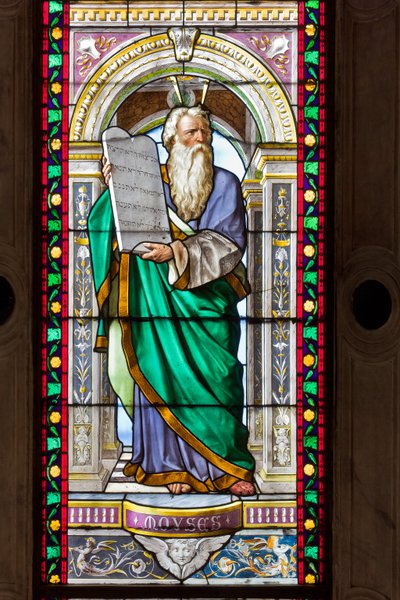 Janov, Duomo (katedrála svatého Vavřince), kaple svatého Jana Křtitele: vitráže od Pompea Bertiniho od Pompeo Bertini
