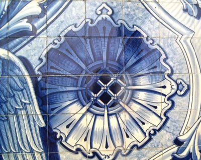 Detail dekorativního panelu znázorňujícího Zvěstování, Lamego, Portugalsko. 1738 (keramické dlaždice) od Portuguese School