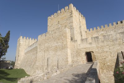 Vnější pohled na zámek od Portuguese School