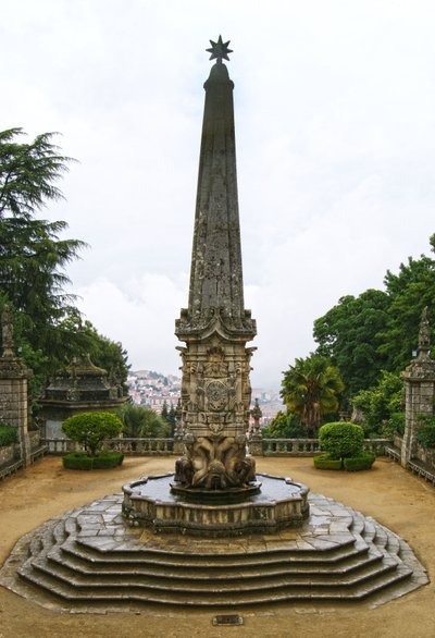 Svatyně Nossa Senhora dos Remedios obelisk, Lamego, Portugalsko. 1738 (žula) od Portuguese School