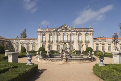 Pohled do exteriéru od Portuguese School