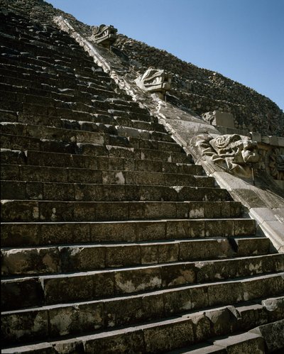 Schody chrámu opeřeného hada od Pre Columbian Pre Columbian