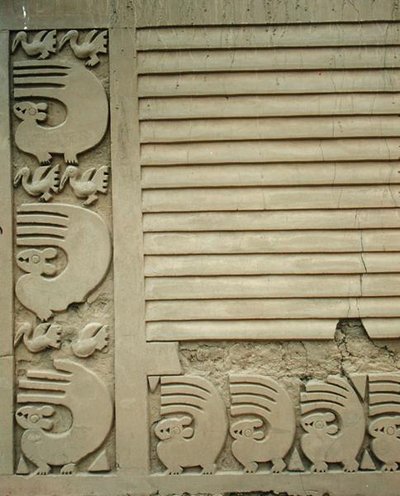 Náměstí ceremonií, palác Tschudi, postavený Chimu, detail zvířete ze zdi, cca 1300 př.nl (foto) (viz také 162900) od Pre Columbian Pre Columbian