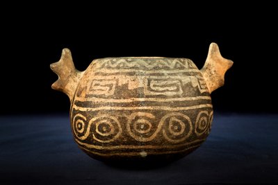 Kulovitá keramika se zoomorfním dekorem / Předkolumbovské umění (terakota) od Precolombian Precolombian