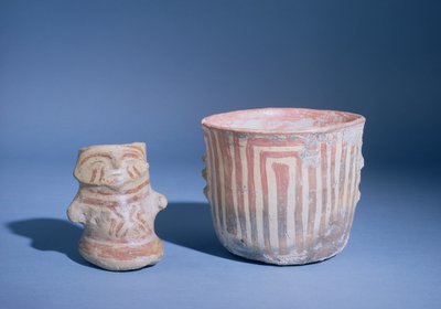 Nádoby z Hacilar, Turecko, cca 5500-00 př.nl (malovaná keramika) od Prehistoric