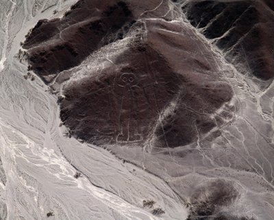 Letecký pohled na linie Nazca představující lidskou postavu (fotografie od Prehistoric Prehistoric