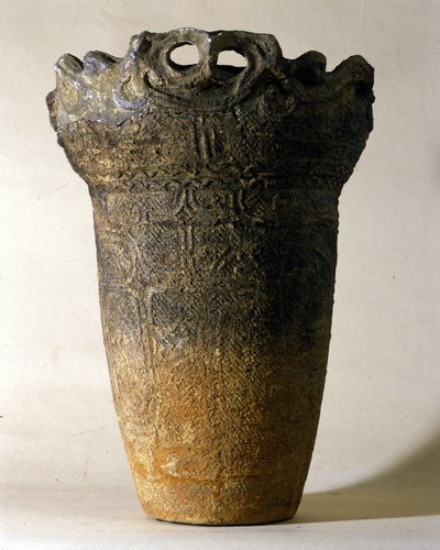 Velká terakotová váza z období Jomon (prehistorické období v Japonsku). Řím, Národní muzeum orientálního umění. od Prehistoric Prehistoric