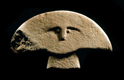 Pravěké umění: postavy vyřezávané v době železné. 1100-800 před naším letopočtem. La Spezia, Městské muzeum civilizace Lunigiana od Prehistoric Prehistoric
