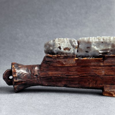 Prehistorie, kultura Polada: pila z Polada Tourbiere, Lonato. Doba bronzová. Řím, Národní muzeum prehistorické etnografie Luigiho Pigoriniho od Prehistoric Prehistoric