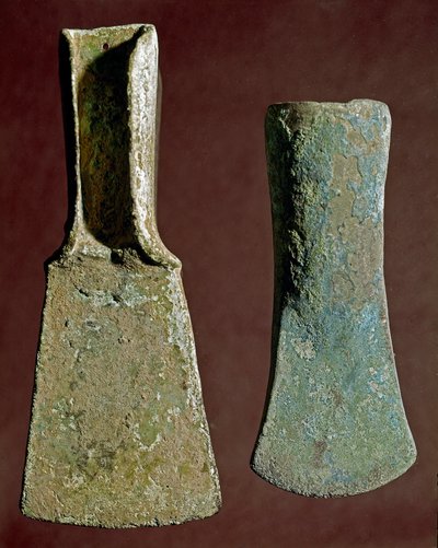 Pravěk: hrot sekery a kopí v pazourku. Civilizace Apenin (neboli italská doba bronzová). 1400-1300 před naším letopočtem. Perugia, Národní archeologické muzeum Umbrie od Prehistoric Prehistoric