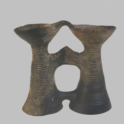Plavidlo binokulárního tvaru, 4400-4200 před naším letopočtem od Prehistoric Russian Culture