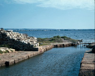 Pohled na coton (Khoton) na ostrově Mozia (Motya, Mozzia nebo Motia), starověké punské město založené v 8. století před naším letopočtem. Sicílie od Punic Punic