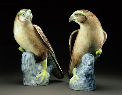 Pár famille rose hawks (porcelán) od Qing Dynasty Chinese School