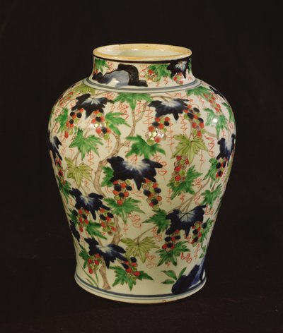 Dóza zdobená vinnou révou a hrozny (keramická) od Qing Dynasty Chinese School