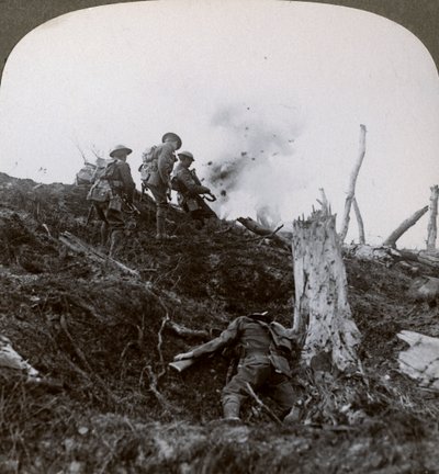 Postup přes Zemi No Mans k útoku na německé linie, první světová válka, 1914-1918 od Realistic Travels Publishers