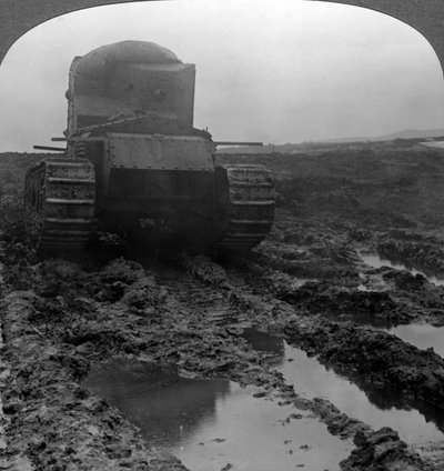 Tank Whippet na blátivém bojišti, Morcourt, Francie, první světová válka, 1918. od Realistic Travels Publishers