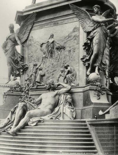 Berlín, pomník císaře Viléma I., základna od Reinhold Begas