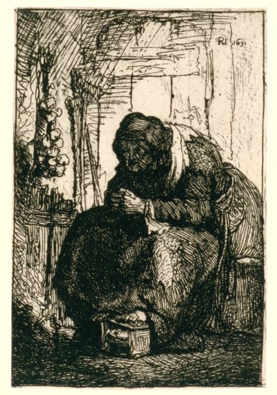 Stařenka sedící v chalupě, na zdi visí šňůra cibule od Rembrandt van Rijn