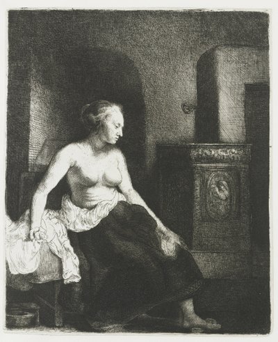 Žena sedí napůl oblečená vedle sporáku od Rembrandt van Rijn