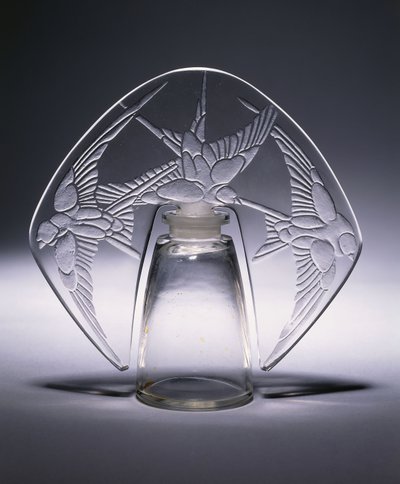 Bouchon Trois Hirondelles č. 496, kolem roku 1920 (čiré a matné sklo) od Rene Jules Lalique