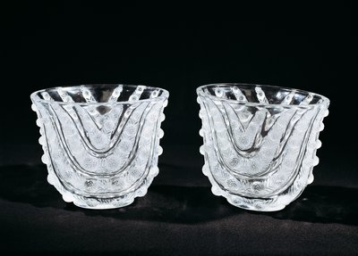 Skleněné vázy, cca 1930, Rene Lalique (1860-1945), vyrobené Rene Lalique et Cie Alsace Glassworks. Francie, 20. století. od Rene Jules Lalique
